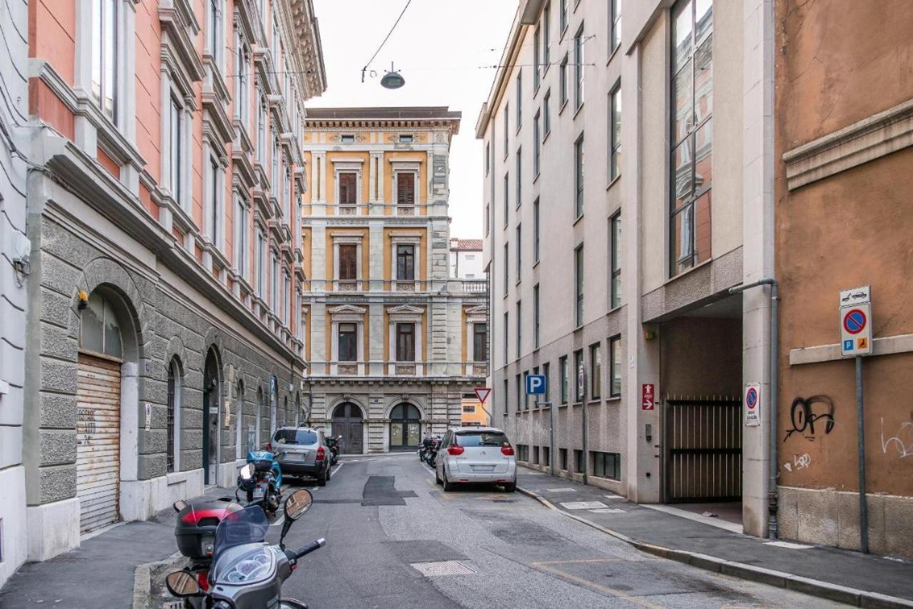 Elegante Appartamento Vicino Alla Stazione - Gold Trieste Eksteriør bilde